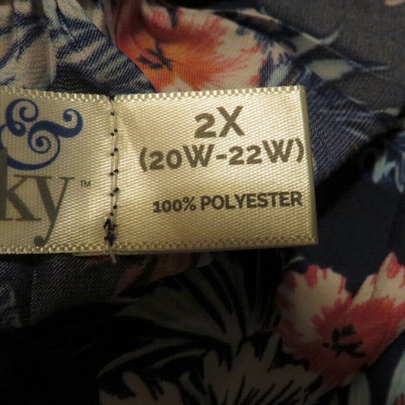 Terra & Sky navy floral print flutter sleeve peasant top,Plus size 2X(20W-22W) - Picture 4 of 7